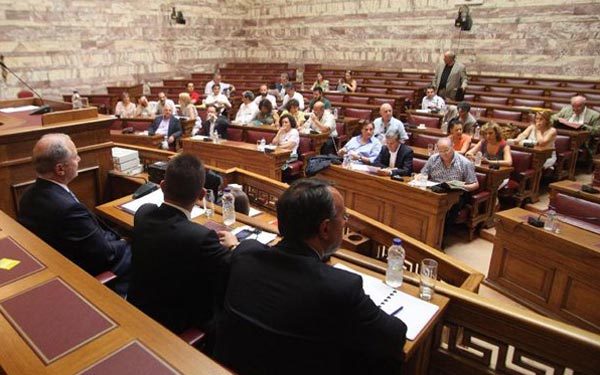 Υπόνοιες για παρακολουθήσεις πολιτικών προσώπων