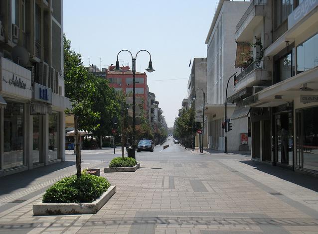 Λάρισα: Τους συνέλαβαν γιατί έκλεβαν το… πεζοδρόμιο