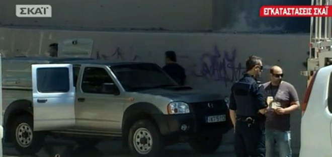 Πέταξαν χειροβομβίδα έξω από τον ΣΚΑΪ – Δεν εξερράγη