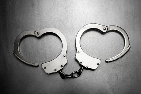 Σύλληψη για παραβίαση περιοριστικών όρων κατηγορούμενης για συμμετοχή στους “Πυρήνες της φωτιάς”