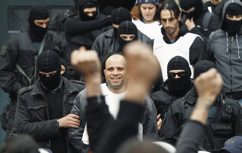 Στο χειρουργείο του «Ευαγγελισμού» με πλήγμα στην αρτηρία του χεριού ο Μαζιώτης