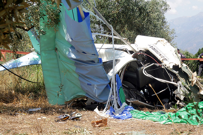 Από βλάβη στον κινητήρα η πτώση του διθέσιου αεροπλάνου στην Σπάρτη [εικόνες-βίντεο]
