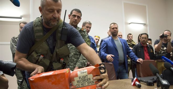 Κατάρριψη από πύραυλο δείχνουν τα “μαύρα κουτιά” και “καρφώνουν” τους ναζί του Κιέβου