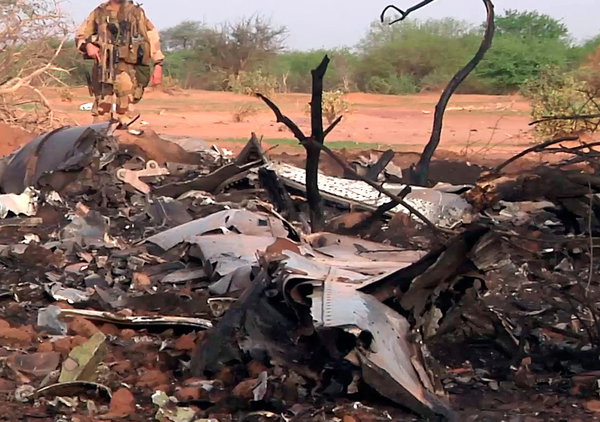 Νέα δεδομένα από την διερεύνηση του “μαύρου κουτιού” της Air Algerie: “Οι συνομιλίες είναι ακατάληπτες”