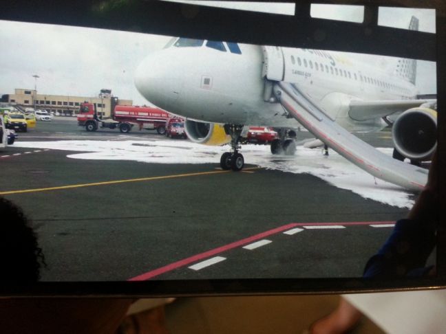 Ιταλία: Αεροσκάφος πήρε φωτιά τη στιγμή της προσγείωσης [εικόνες]