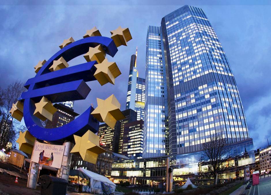 Fitch: Η αδύναμη ανάπτυξη στην Ευρωζώνη κάνει δύσκολη τη μείωση του χρέους