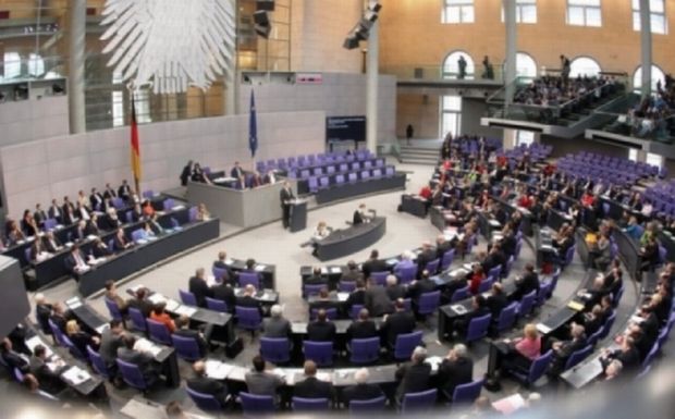 Γερμανία: Έκτακτη σύγκληση του κοινοβουλίου για τον εξοπλισμό των Κούρδων