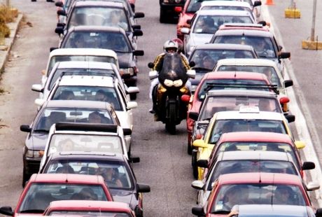 Αμφιλοχία: Ουρές αυτοκινήτων σε όλο το οδικό δίκτυο της περιοχής [βίντεο]