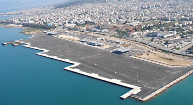 Αφγανός τραυμάτισε υπάλληλο έξω από το λιμάνι της Πάτρας
