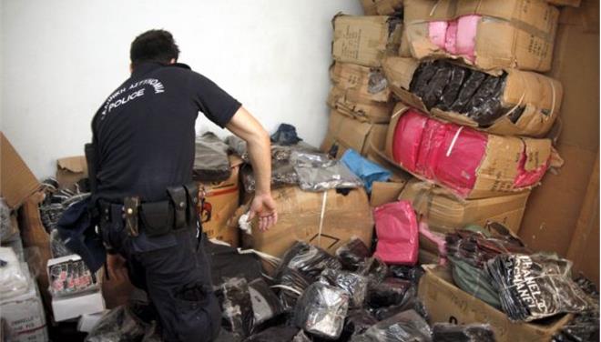 Κατασχέθηκαν πάνω από 2.000 προϊόντα «μαϊμού» στο Ηράκλειο