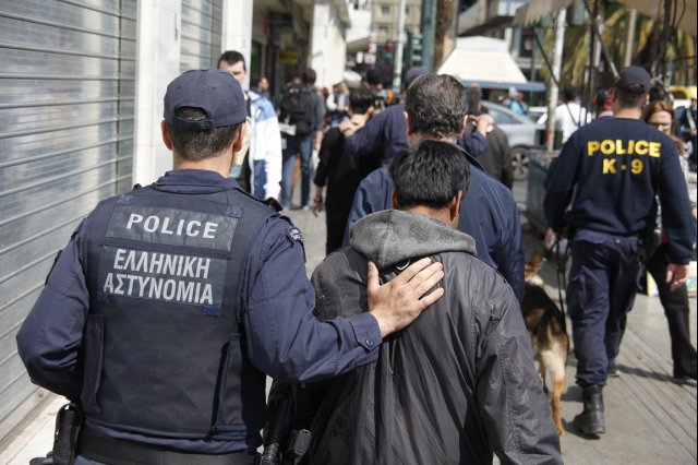Συνελήφθησαν στη Ναύπακτο διακινητές “λάθρο”