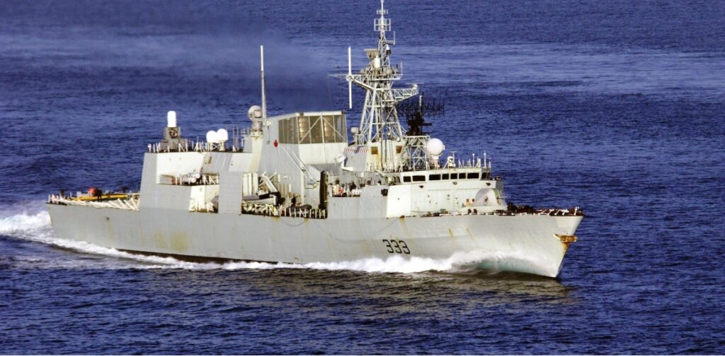 Τρία και οπλισμένα ήταν τα μαχητικά Su-24 που προσέβαλαν εικονικά την καναδική φρεγάτα