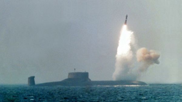 Εκτόξευση SLBM RSM-56 Bulava με δέκα πυρηνικές κεφαλές και του Β.Πούτιν με 84% δημοτικότητα!