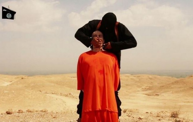 Υπό την επήρεια ναρκωτικών ο δήμιος της ISIS την ώρα των αποκεφαλισμών!