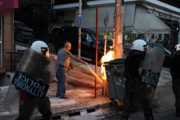 Ο ΣΥΡΙΖΑ κατηγορεί τους άνδρες των ΜΑΤ για τις ταραχές στο Κερατσίνι