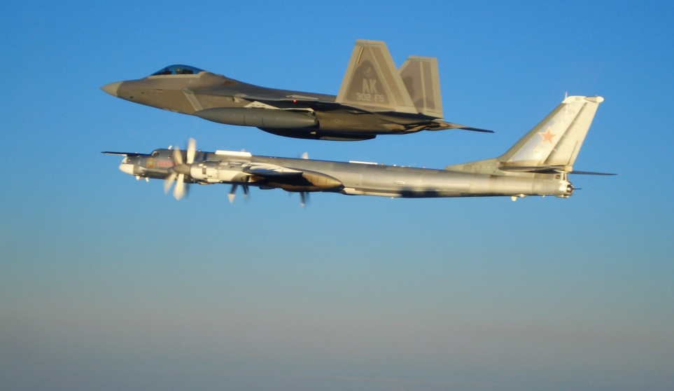 “Αποκαλυπτήρια” του F-22 στην ρωσική Αεροπορία: Πώς οι Ρώσοι “εκβίασαν” έξοδο του stealth μαχητικού