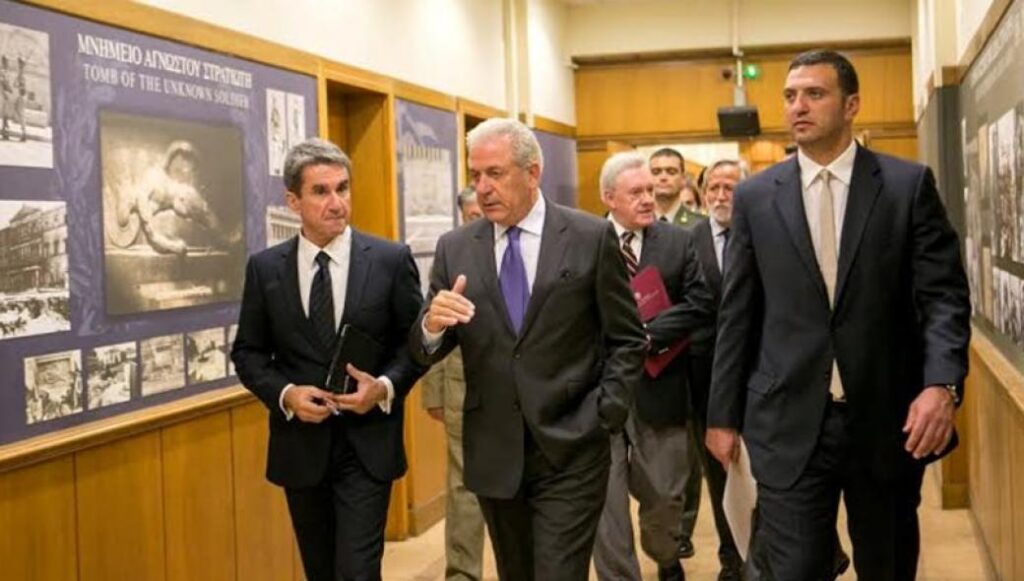 Συνάντηση Δ.Αβραμόπουλου, Α.Λοβέρδου και B.Κικίλια στο υπουργείο Εθνικής Αμυνας