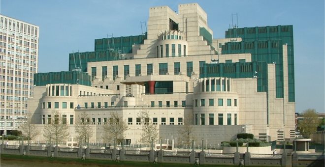 Ο επικεφαλής της βρετανικής MI6 δηλώνει: “Η Δύση φταίει για το ισλαμικό κράτος”