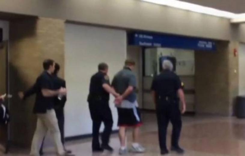 Βίντεο: Επιβάτης αυνανιζόταν και ανάγκασε το αεροπλάνο σε αναγκαστική προσγείωση!