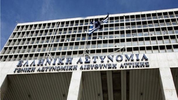 Κλεμμένο αυτοκίνητο με κρατικές πινακίδες εντοπίστηκε στα Εξάρχεια