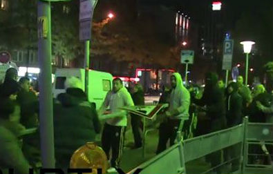 Εκατοντάδες ισλαμιστές χτύπησαν Κούρδους διαδηλωτές στο Αμβούργο με μαχαίρια και ματσέτες (vid)