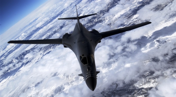 Βίντεο: B-1B βομβαρδίζει θέσεις της ISIS γύρω από το  Κομπανί