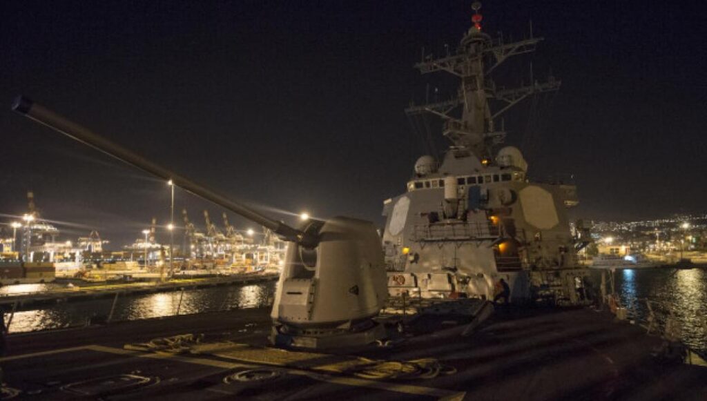 Νέο σκάφος στέλνει το αμερικανικό Ναυτικό στη Μαύρη Θάλασσα: Το USS Cole πέρασε τα στενά του Βοσπόρου
