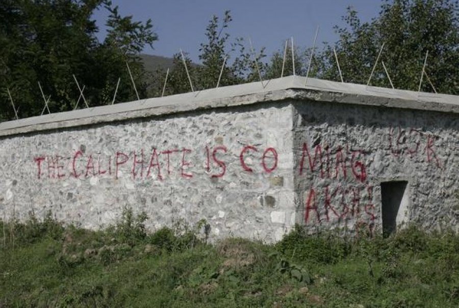 Συμμαχία UCK-ISIS στα Βαλκάνια!- Γκράφιτι σε τοίχο σερβικής Μονής: «Το χαλιφάτο έρχεται, ISIS-UCK»