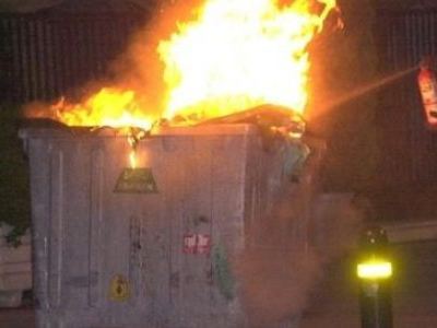 Είχε βάλει φωτιά σε 27 κάδους…