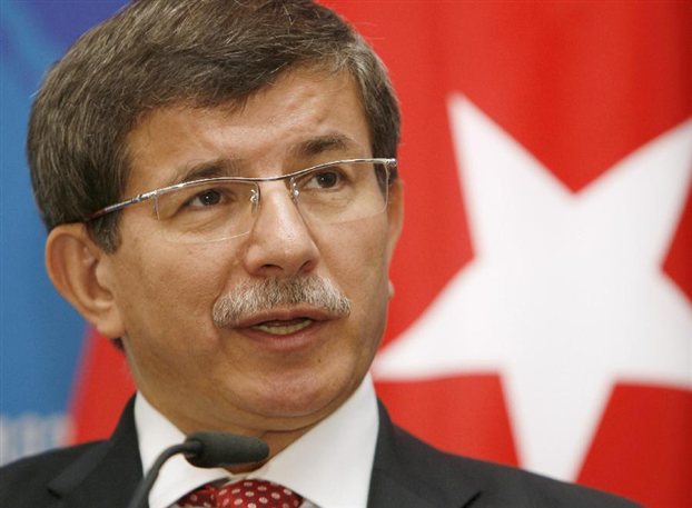 Νταβούτογλου: “Τους Σύρους τους αφήνουμε να περνάνε τα σύνορα για να πολεμήσουν τους ισλαμιστές”