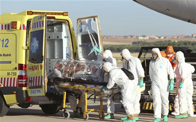 Έμπολα: Ξεπέρασαν τους 4.546 οι νεκροί σε Γουινέα, Λιβερία και Σιέρα Λεόνε