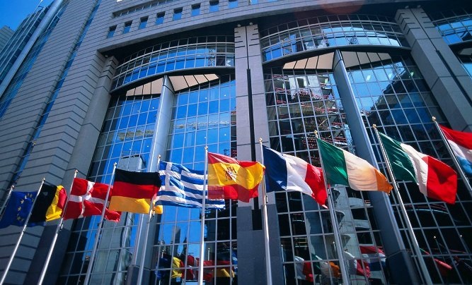 Υποκρισία Βρυξελλών: Οι ισλαμιστές αιματοκυλίζουν τη Συρία και η ΕΕ αποφάσισε νέες κυρώσεις εναντίον της!