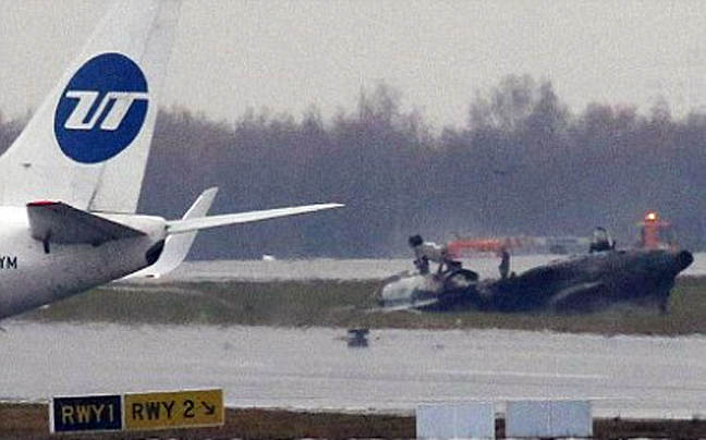 Οι δραματικές σκηνές της συντριβής του Falcon 50 που οδήγησε στο θάνατο τον πρόεδρο της Total [εικόνες, βίντεο]