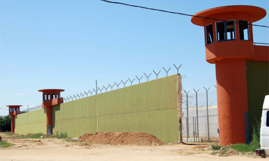 Σε δίκη 13 σωφρονιστικοί και ο πρώην διευθυντής για το θάνατο του Αλβανού βαρυποινίτη