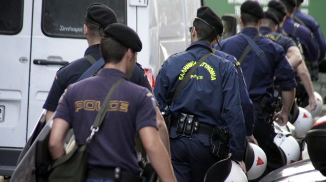 “Πυρ και μανία” οι αστυνομικοί για το πως τους χρησιμοποιούν οι πολιτικοί ως “ασπίδες” στις παρελάσεις