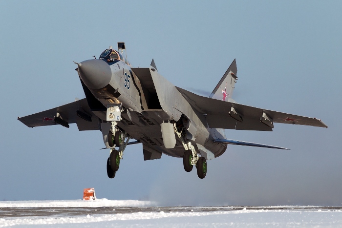 MiG-31 στέλνει η Μόσχα στον Αρκτικό Ωκεανό