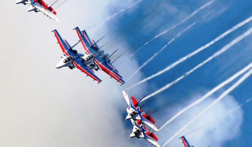 Russians Knights και Blue Angels: Τα δύο κορυφαία ακροβατικά Σμήνη στον κόσμο