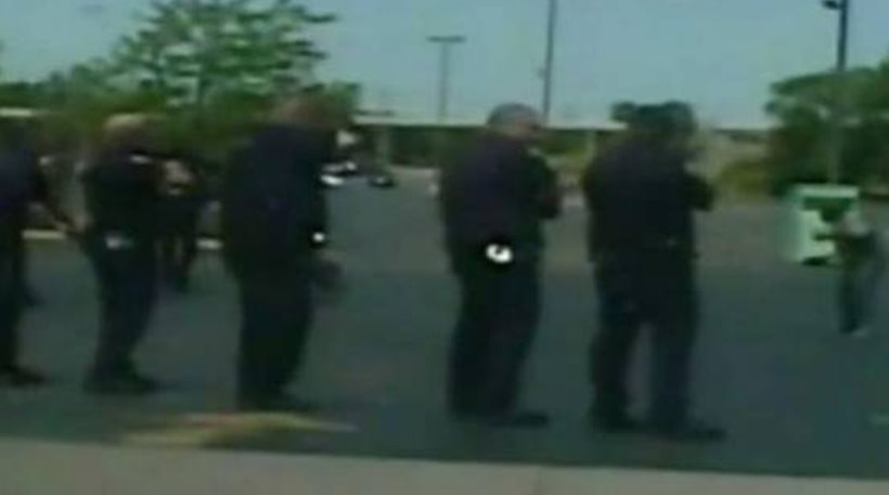 ΗΠΑ: Οκτώ αστυνομικοί πυροβόλησαν 46 φορές έναν άστεγο! (vid)