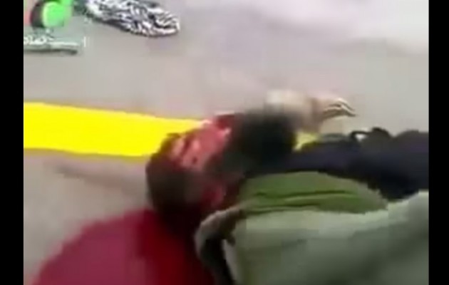 Τζιχαντιστής πιστεύει ότι ο Αλλάχ τον προστατεύει από τις σφαίρες αλλά πέφτει νεκρός [βίντεο]