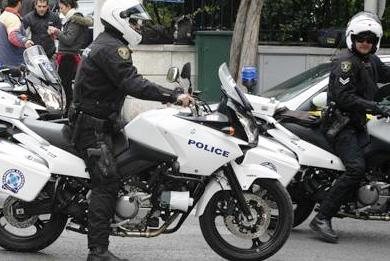 Ανέβηκε στην ταράτσα και πέταξε πλακάκια σε άνδρες της ομάδας ΔΙ.ΑΣ.!