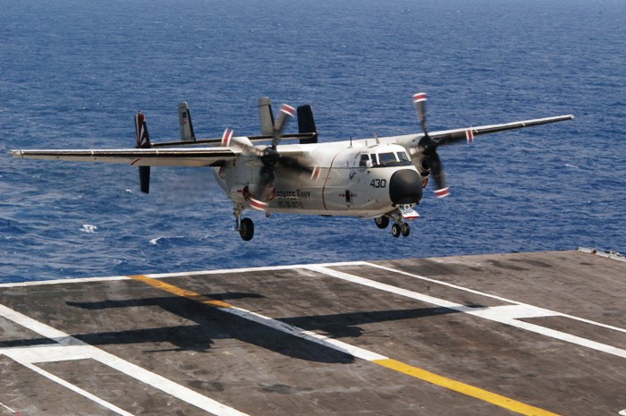C-2 Greyhound: 50 χρόνια υπηρεσίας για τον ακούραστο εργάτη των αμερικανικών αεροπλανοφόρων