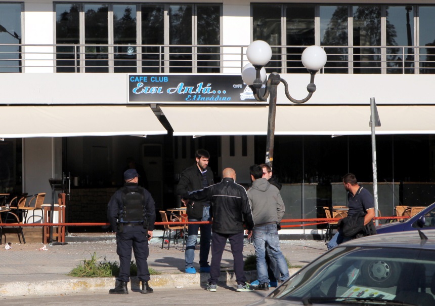Δείτε τι στιγμή που Αλβανός κακοποιός αποχωρεί από το κέντρο διασκέδασης [βίντεο]