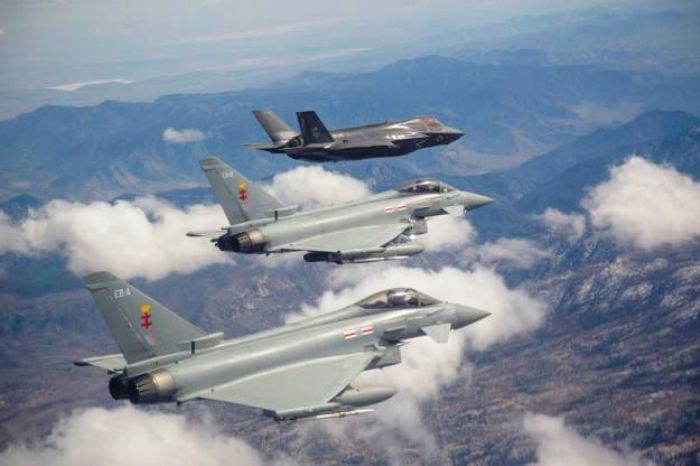 Τα πρώτα 4 F-35B παρήγγειλε η Βρετανία από την Lockheed Martin