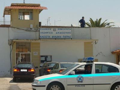 Έστησαν κομπίνα και εκμεταλλεύονταν ιερείς μέσα από τις φυλακές Αγ. Στεφάνου