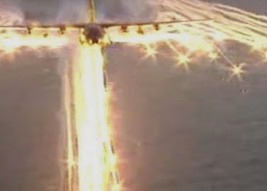 Μαζική εκτόξευση θερμοβολίδων από ένα C-130 [βίντεο]