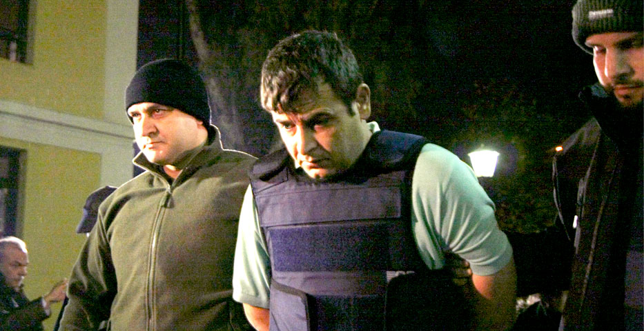 Βρέθηκε το AKS-47 του Αλβανού μακελάρη σε βάθος επτά μέτρων στη θάλασσα