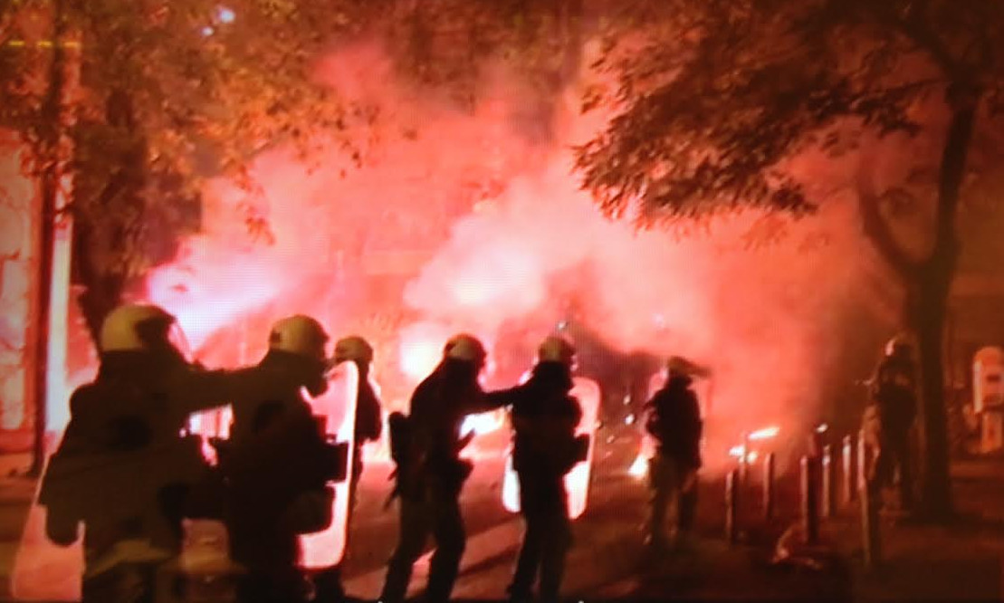 Aυξήθηκε ο αριθμός των προσαχθέντων- Καλούν σε συγκέντρωση στη ΓΑΔΑ “αλληλέγγυοι”