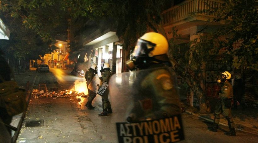 Καλαμάτα: Ένταση έξω από τα γραφεία του Λαϊκού Συνδέσμου μετά την πορεία για τον Γρηγορόπουλο
