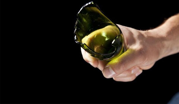 Στη φυλακή ο 34χρονος Ρουμάνος για τον τραυματισμό με σπασμένο μπουκάλι ομοεθνή του