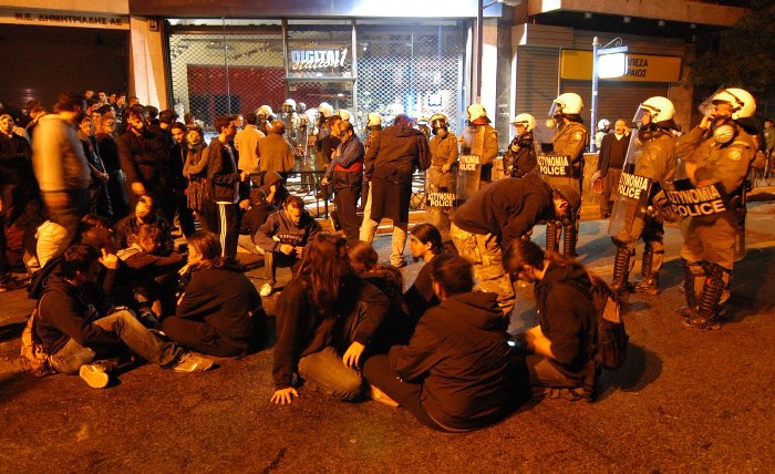 Επτά ισλαμστές λαθρομετανάστες ανάμεσα στους συλληφθέντες από τα χθεσινά επεισόδια